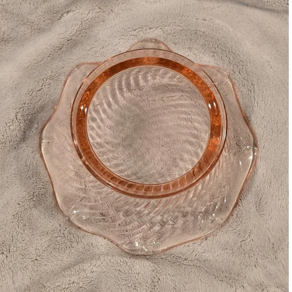 Vintage Imperial Pink Depression Twisted Optic Ruffled Bowl‎